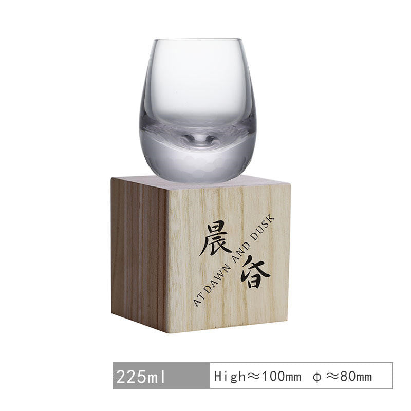 Chuyun Hand Carved Wine Glass